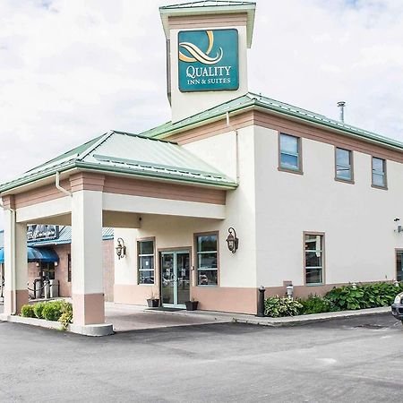 גאנאנוק Quality Inn & Suites 1000 Islands מראה חיצוני תמונה