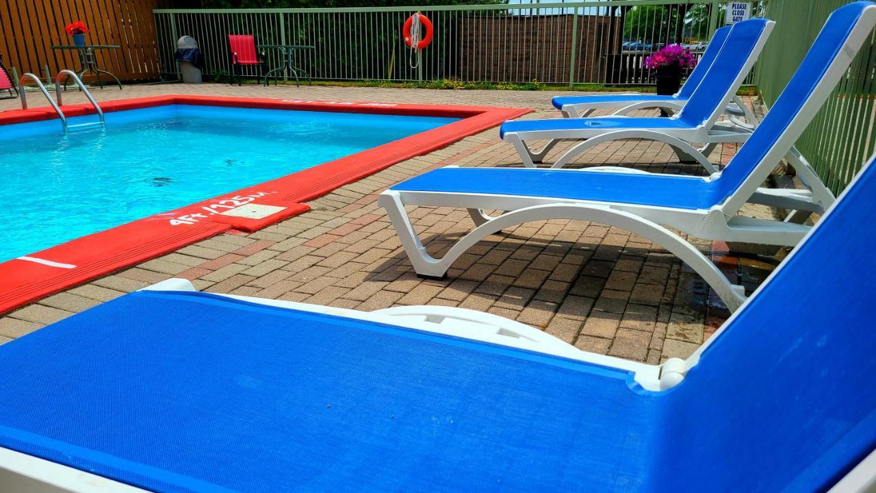 גאנאנוק Quality Inn & Suites 1000 Islands מראה חיצוני תמונה