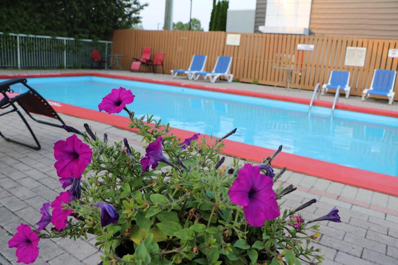 גאנאנוק Quality Inn & Suites 1000 Islands מראה חיצוני תמונה