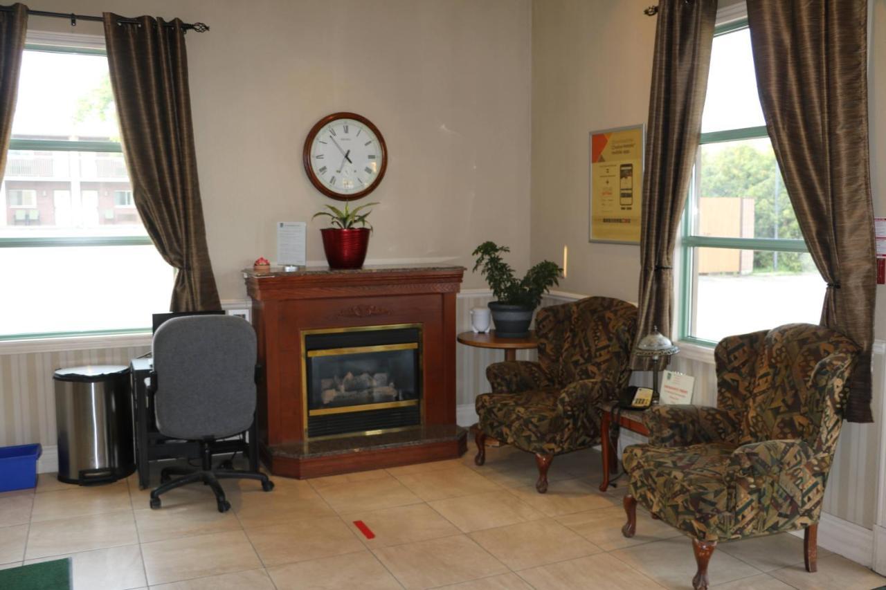 גאנאנוק Quality Inn & Suites 1000 Islands מראה חיצוני תמונה