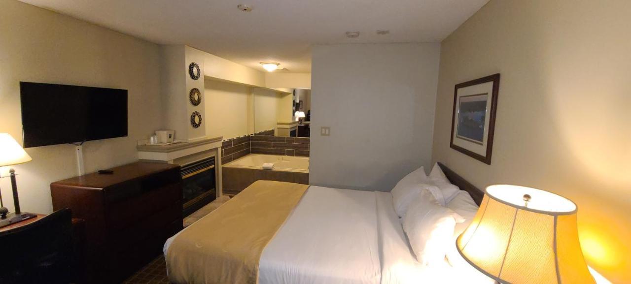 גאנאנוק Quality Inn & Suites 1000 Islands מראה חיצוני תמונה