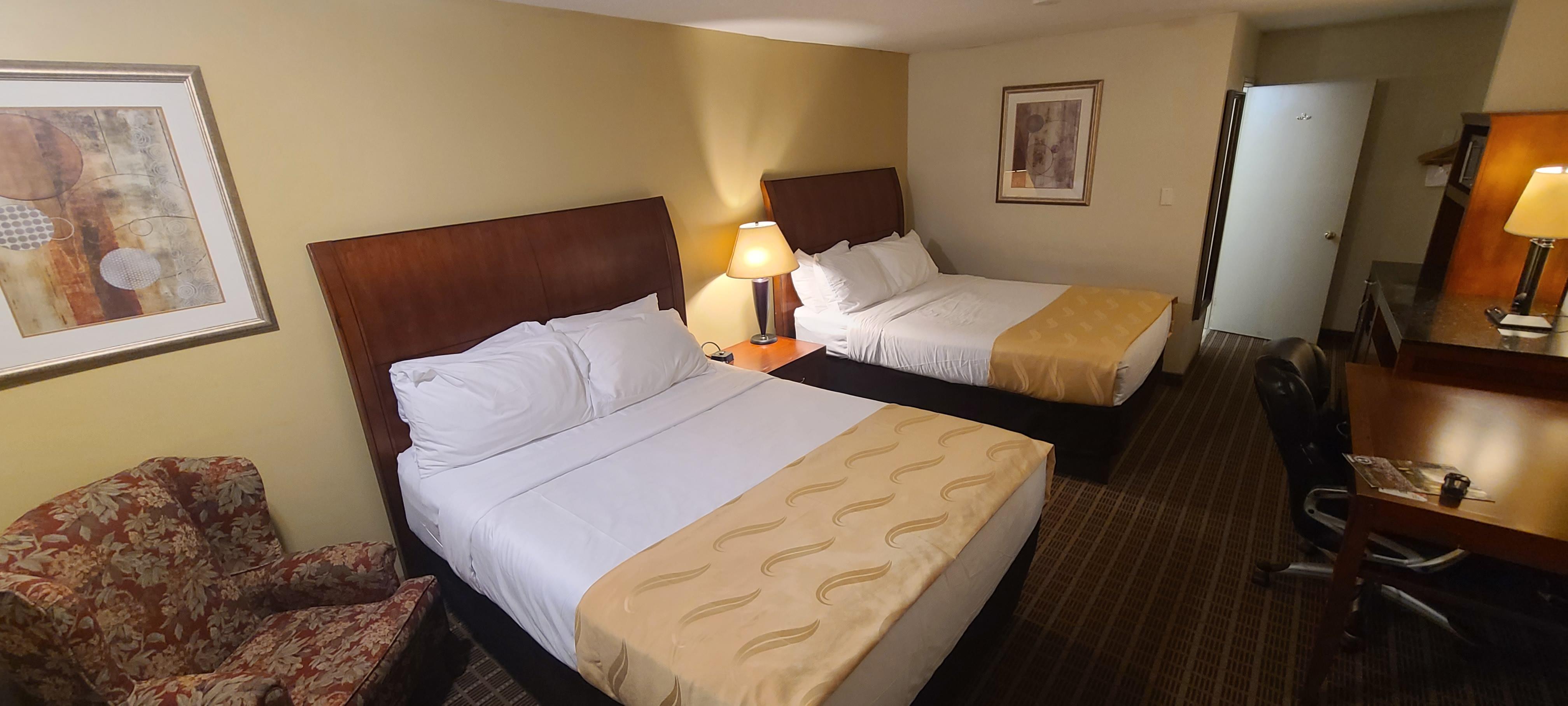 גאנאנוק Quality Inn & Suites 1000 Islands מראה חיצוני תמונה