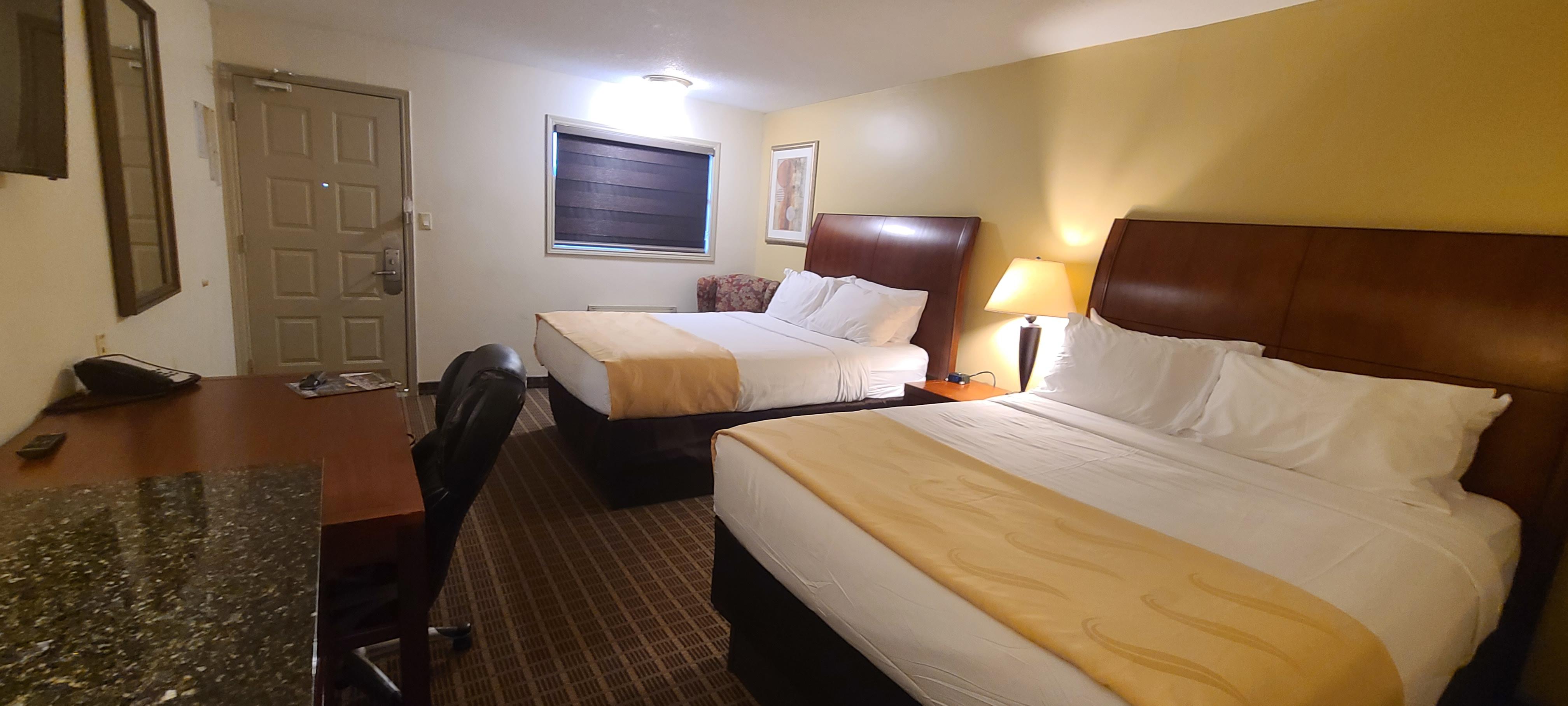 גאנאנוק Quality Inn & Suites 1000 Islands מראה חיצוני תמונה