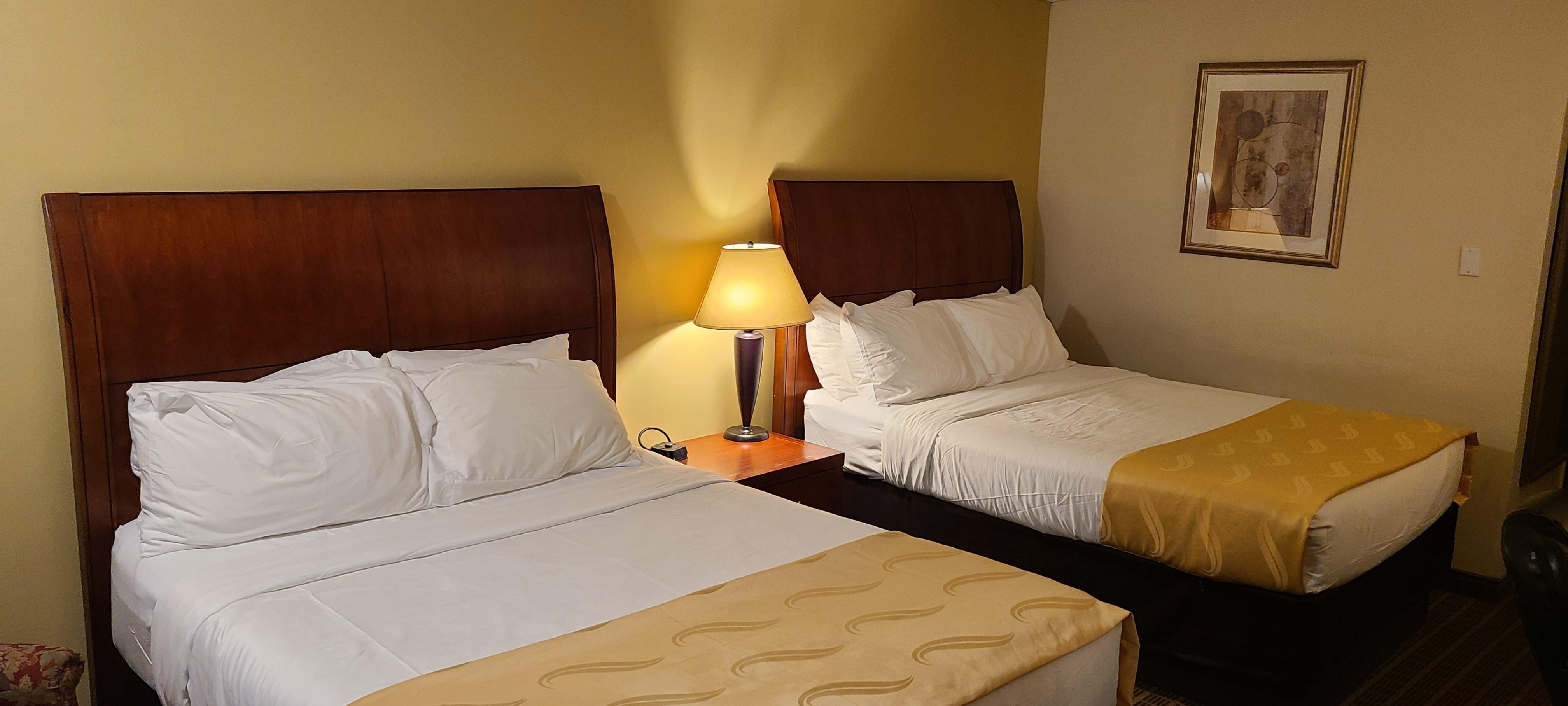 גאנאנוק Quality Inn & Suites 1000 Islands מראה חיצוני תמונה