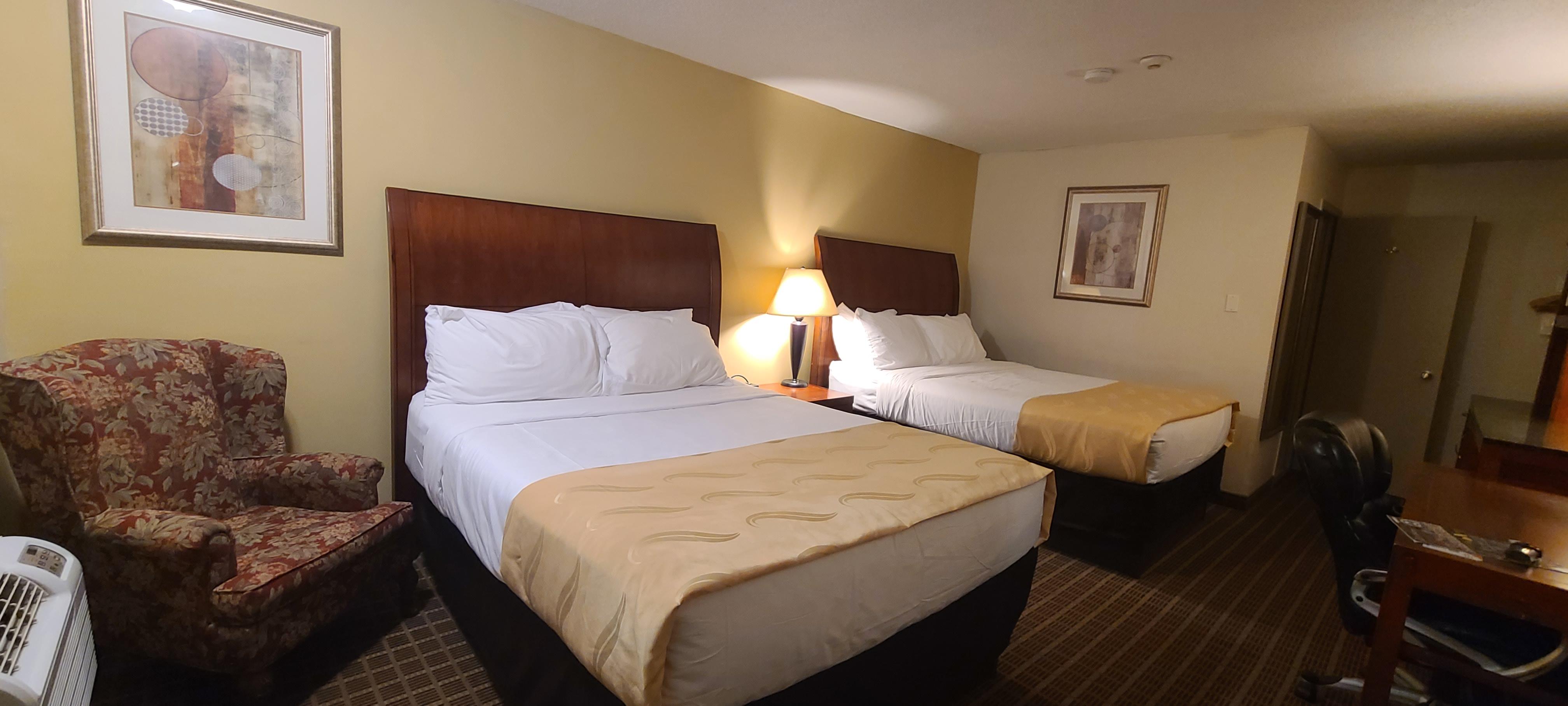 גאנאנוק Quality Inn & Suites 1000 Islands מראה חיצוני תמונה