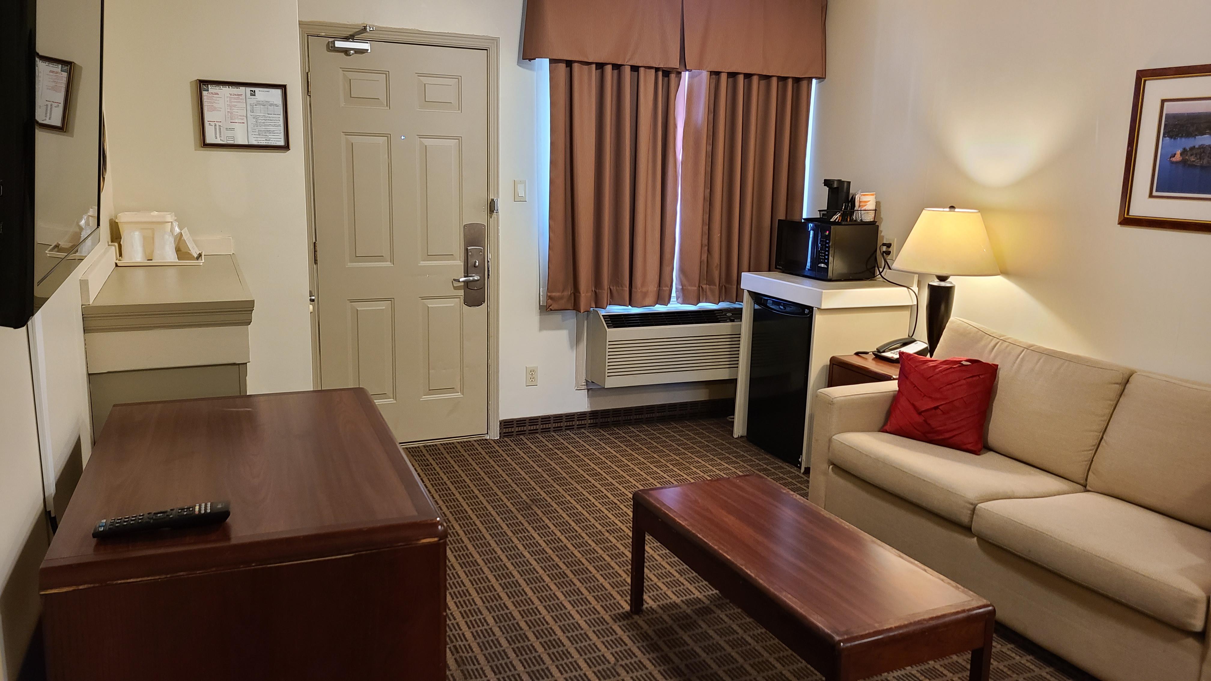 גאנאנוק Quality Inn & Suites 1000 Islands מראה חיצוני תמונה