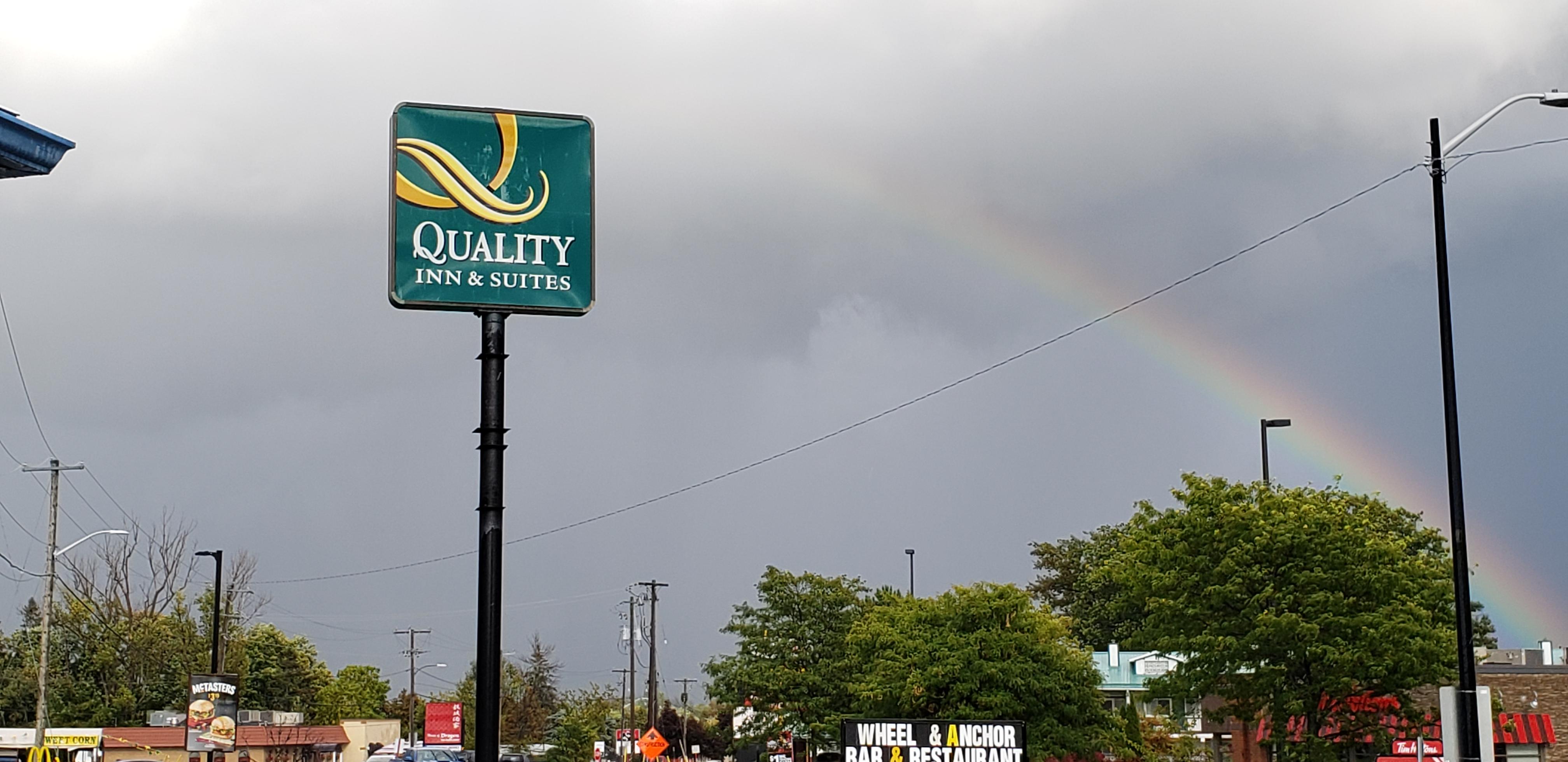 גאנאנוק Quality Inn & Suites 1000 Islands מראה חיצוני תמונה